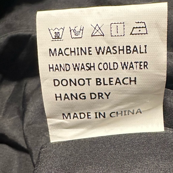 AUTOMET Women's Black-Zipper Front-Puffer Vest with Pockets - Picture 6 of 6